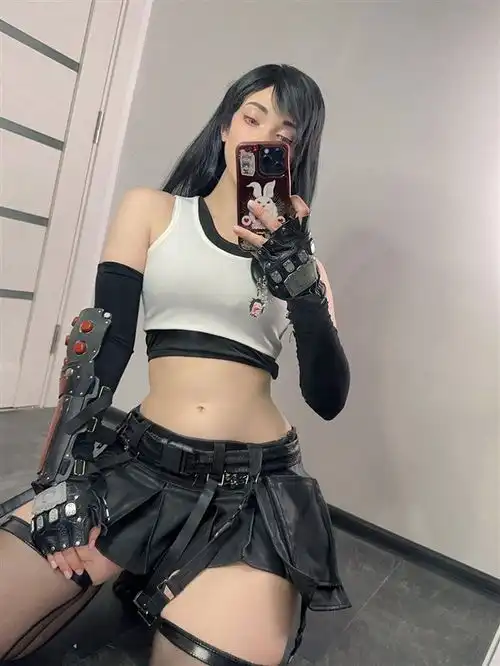 乌克兰美女cos影心图赏颜值高身材火辣