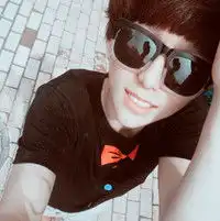帅酷戴眼镜的男生头像很多时候需要自觉的放弃