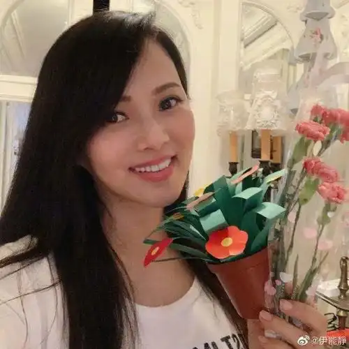 伊能静19岁儿子女装曝光女儿味十足妖娆辣眼睛,网友嘲讽心理变态