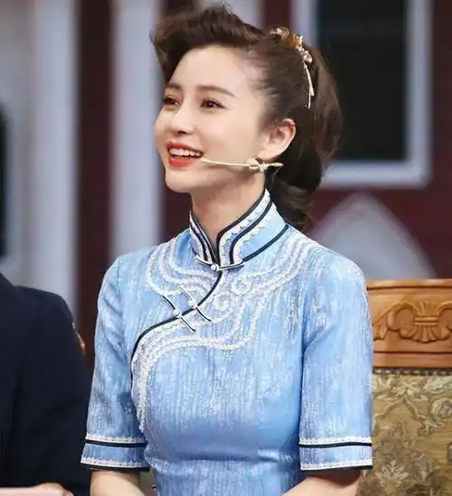 31岁baby与22岁关晓彤,同穿旗袍服饰,谁更有韵味