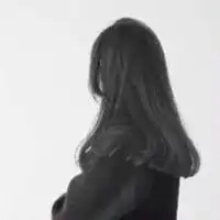 微信短发美女侧脸微笑头像微信头像图片大全