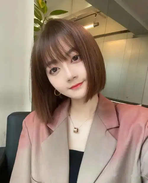 清纯女生齐脖短发冲冲冲