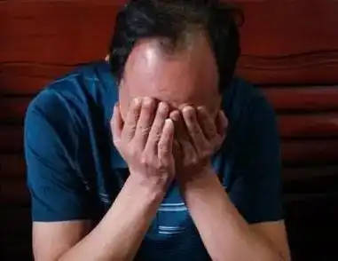 女大学生,被告知终生不孕,父亲医院里崩溃大哭都是我不好
