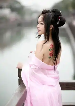 古代美女花卉纹身图片