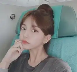 黄子韬韩国女友曝光撞脸杨超越,素颜照曝光,略显油腻