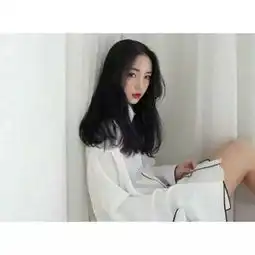 白边女生头像你的心事三三两两,停在我心上
