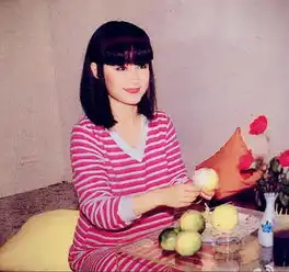 71岁潘迎紫晒少女时期蜗居照粉嫩清纯可人