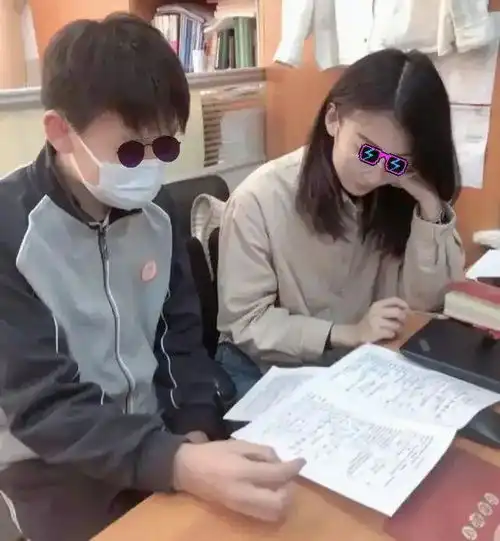 这次,与16岁男生有不正当关系的教师,连底裤都被扒得不剩了