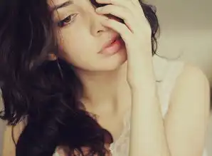 细节展现女性柔情唯美清新的暖色调人像
