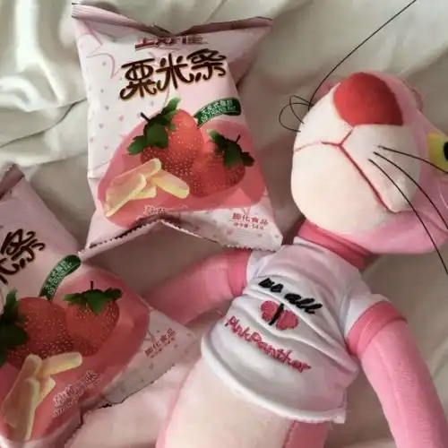 网易云热评小男孩把舔了一口的棒棒糖给了一个小女孩,小女孩说