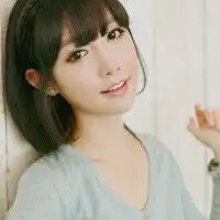 那个头像好看24岁女孩用