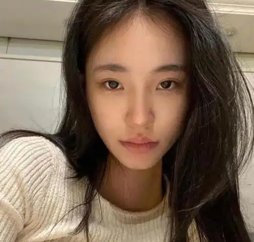 小s二女儿饱受热议,回应保持身材太成熟,晒多张美照被嘲太成熟