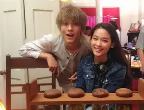 屈菁菁首亮真人秀高冷女神变花样姐姐