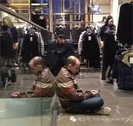 陪女人逛街的男人们,哈哈哈你们是不是也这样的