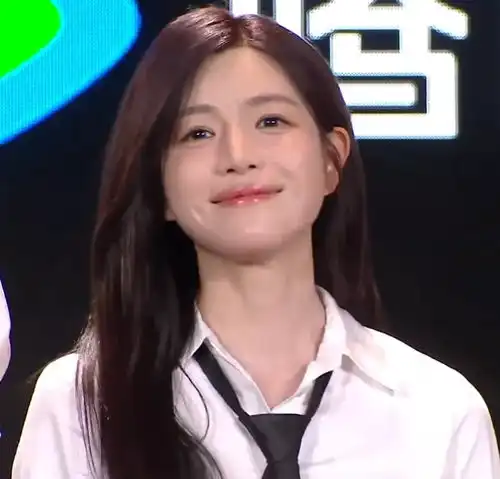 女明星怼脸直播状态曝光唐嫣输在假发片,热巴宋茜浓妆翻车