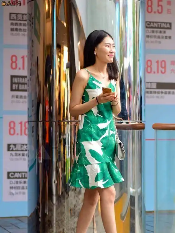 乐观开朗的女孩,优雅的气质很难掩盖,普通的穿搭也能很高贵