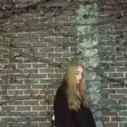 急急急求一情侣头像女生背景是墙找一个男生或请高手ps一张