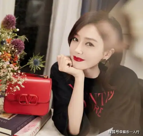 参观秦岚现实中的家,家里有粉色的小电视机,如今活得像少女