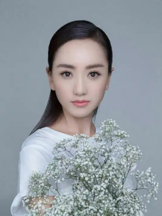 真替这10位女星可惜,明明原生脸也不丑,非要跟鼻子过不去