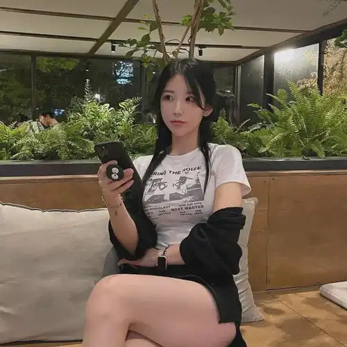 亚洲美女甜美怡人,清新脱俗