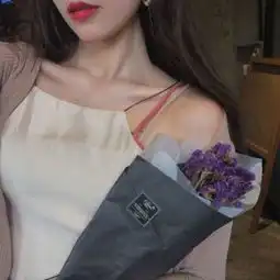 在不懂爱的年纪我们奋不顾身qq女生头像我要个性网