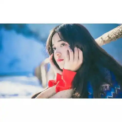 白边女生头像高清