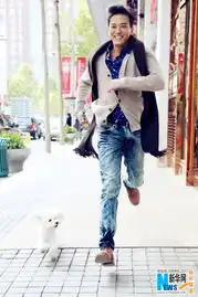 陈晓东漫步冬日街头坚强成熟更添男人味