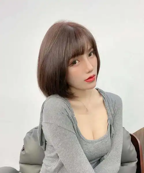 清纯女生齐脖短发冲冲冲