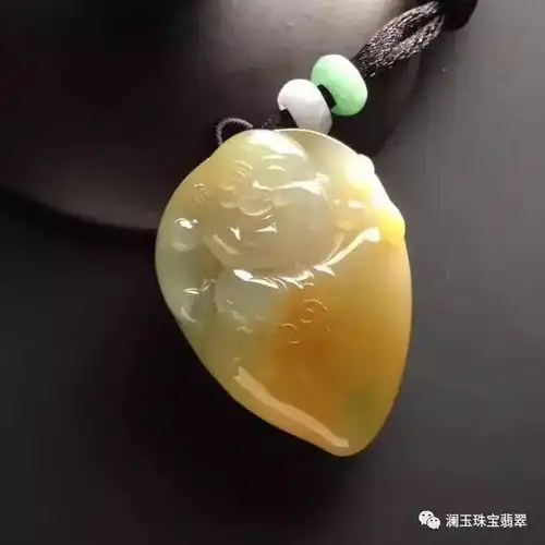 你们觉得是黄色翡翠好看还是黄龙玉好看呢