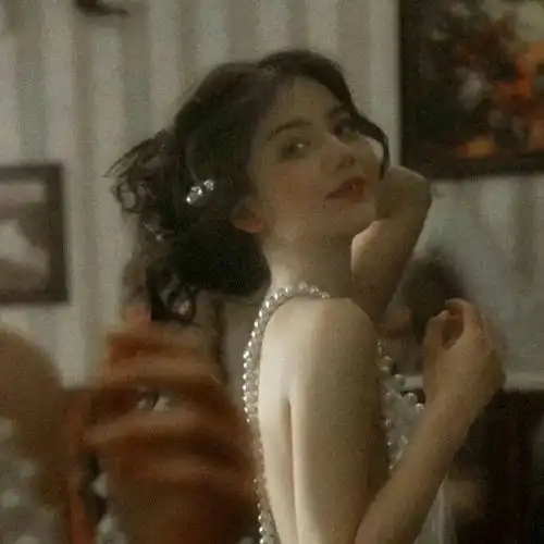 有没有干净治愈的女生真人头像