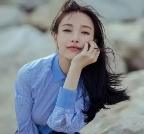 妆容简单才高级每天10分钟,学倪妮化个清新甜美妆,脸瘦又好看