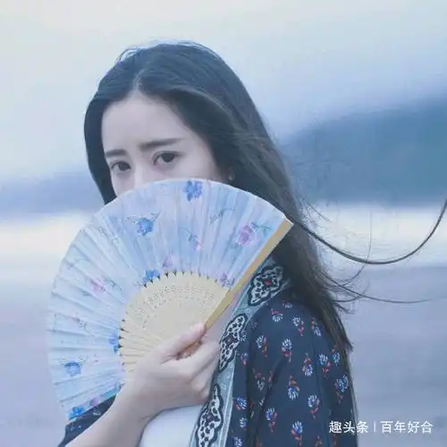 儿媳妇,你都进门半年了,工资卡快上交,阿姨,我不是你儿媳了