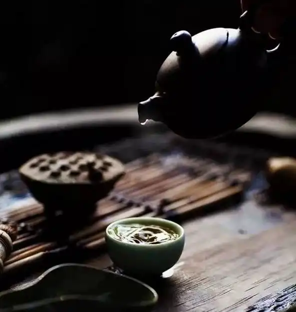 人生一杯茶,何必太清醒