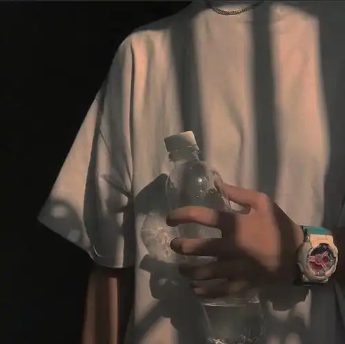 有哪些第一眼就让你觉得惊艳的男生头像