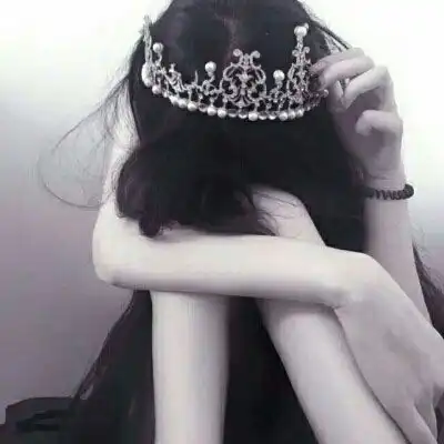 女生头像真人霸气黑色不露头的像小鸟一样在天上飞的感觉