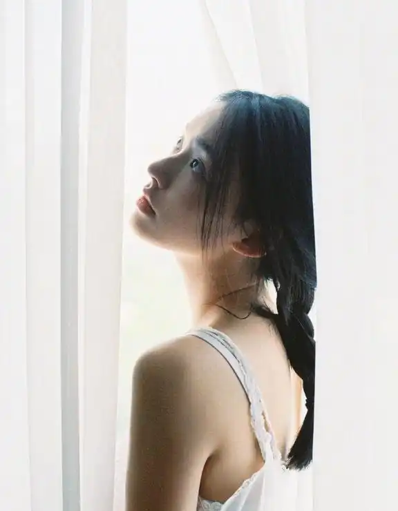 林允夏日清凉白开水清纯少女造型
