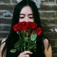 微信头像手拿鲜花图片微信头像图片大全