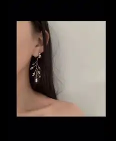 王菲二女儿李嫣关闭抖音小号,临走前改了头像,头像亮了