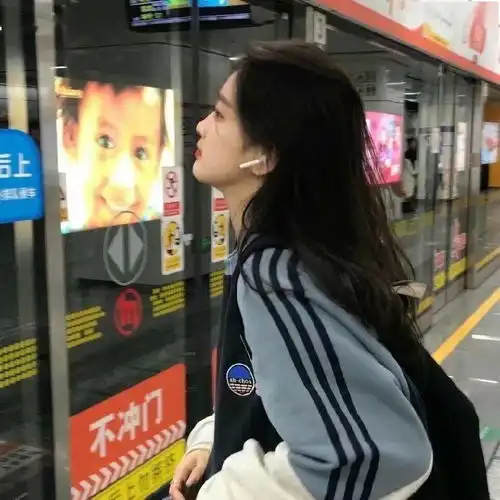 爱不释手的女生头像