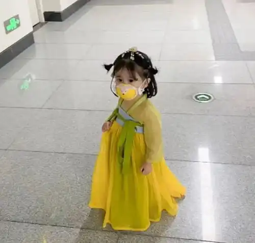 汉服火爆网友爱披床单的小男孩小女孩都长大了