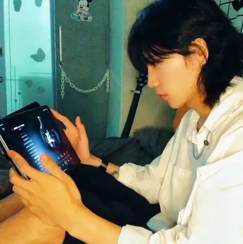 头像小众意境男头