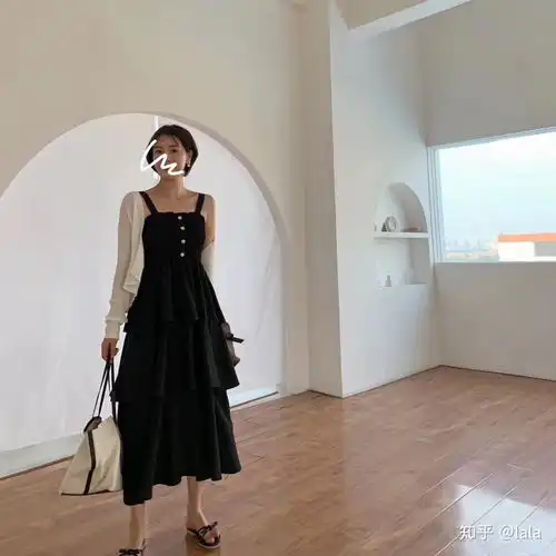 有哪些裙子比较适合皮肤黑的26岁左右的女生推荐一下