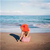 大海的气息,海鸥的声音,海边女生背影图片头像