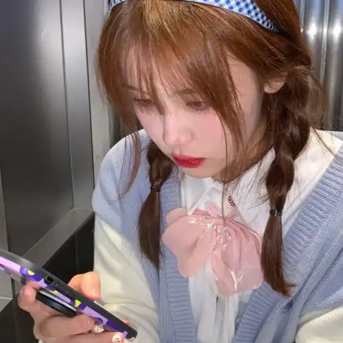 qq女生头像真人云川初入梦