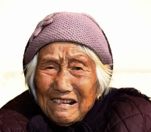 上海第一批女光棍进了养老院,看看一辈子不结婚,是什么样的结局