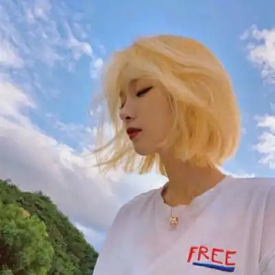 七鹿你快一点,绕开山重水复,逃离这荒唐人间微信头像我要个性网