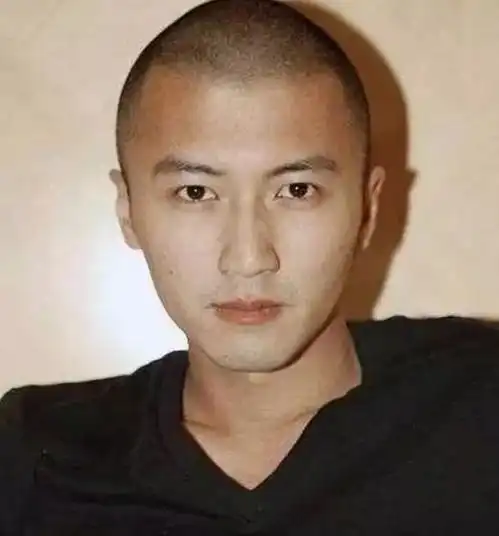 男明星光头也好看,可女明星就不行了,保护好自己的发际线啊
