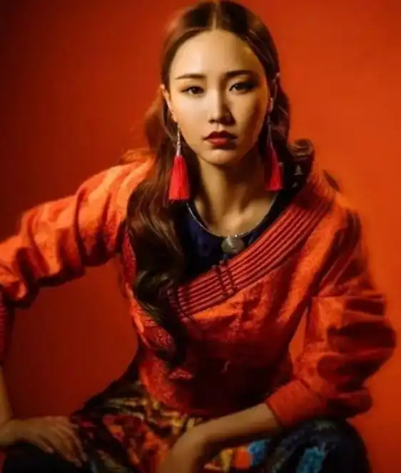 还记得吉祥三宝的小女孩吗成名之后退圈,如今已成大美女