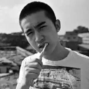 求大神把我脸上的蚊子p了,严重影响了我的气质