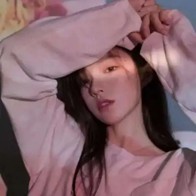 可爱呆萌的温柔女头